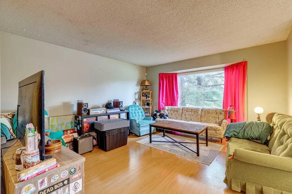 864 Queensland Drive SE Calgary AB T2J 6E6