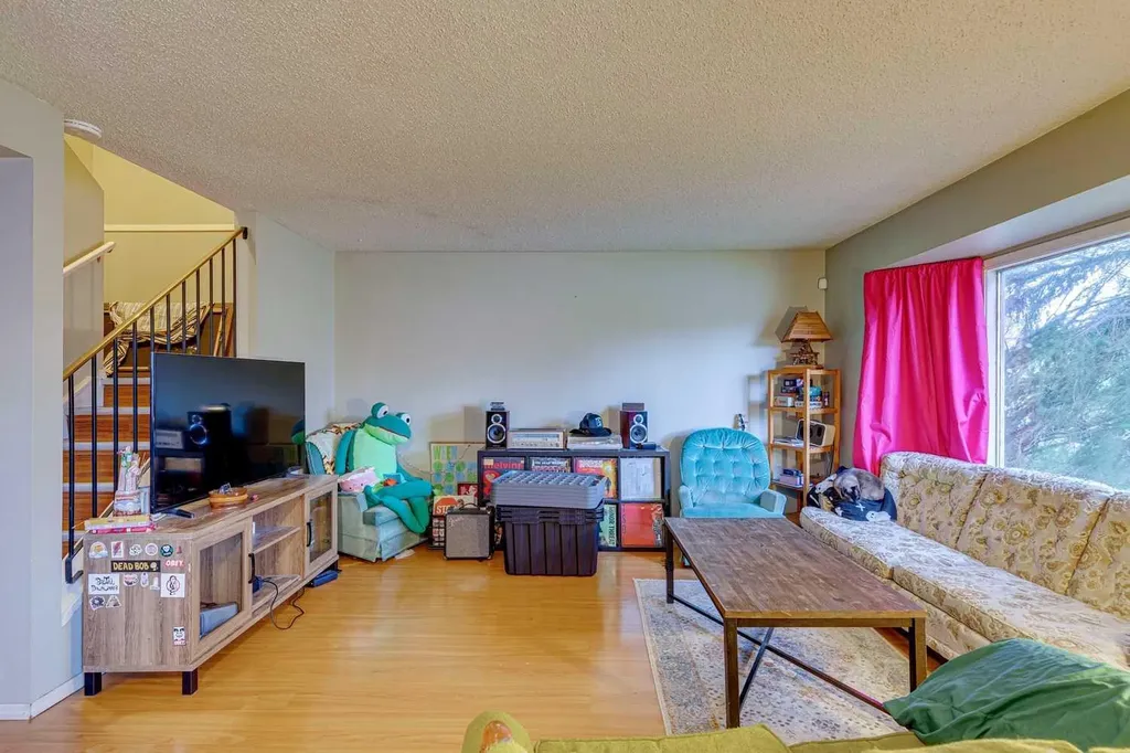 864 Queensland Drive SE Calgary AB T2J 6E6