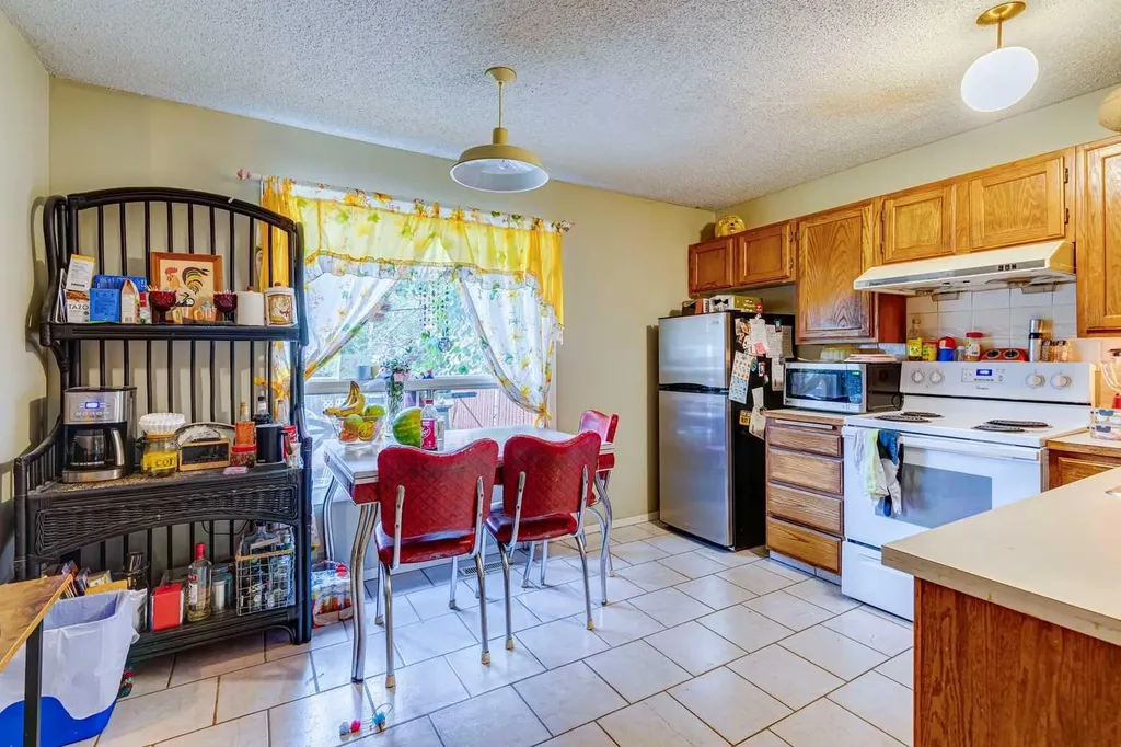 864 Queensland Drive SE Calgary AB T2J 6E6