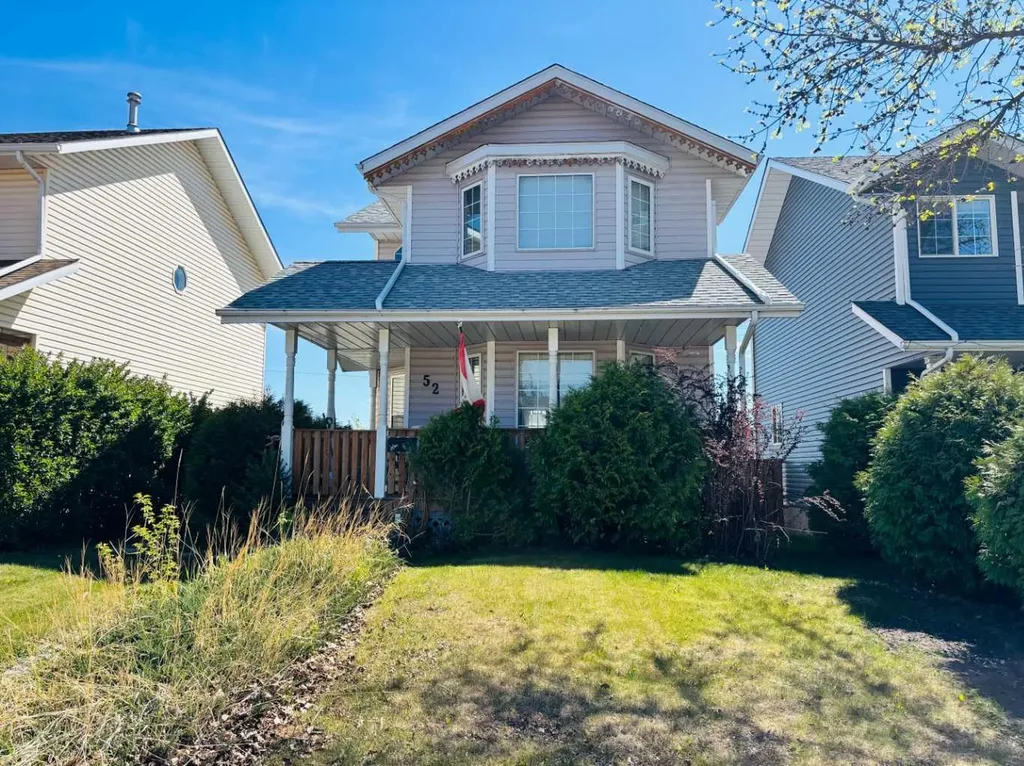 52 Country Ridge Close Lacombe AB T4L 1H2