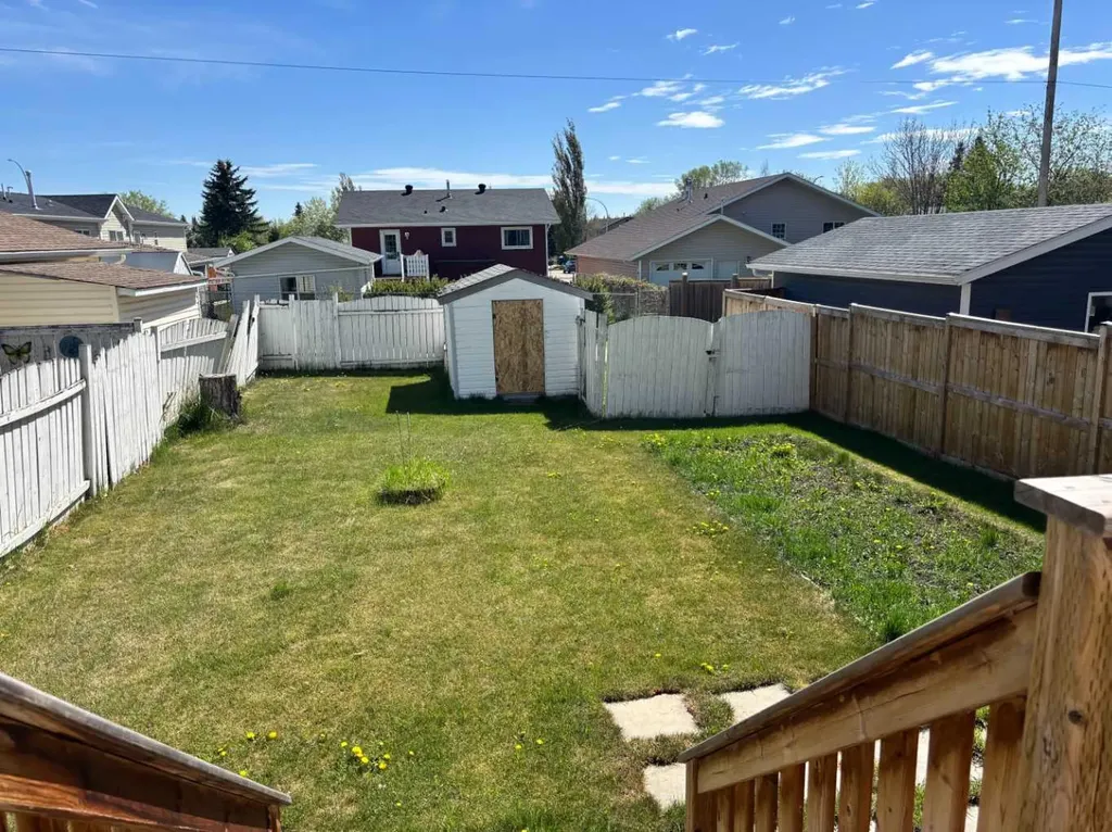 52 Country Ridge Close Lacombe AB T4L 1H2