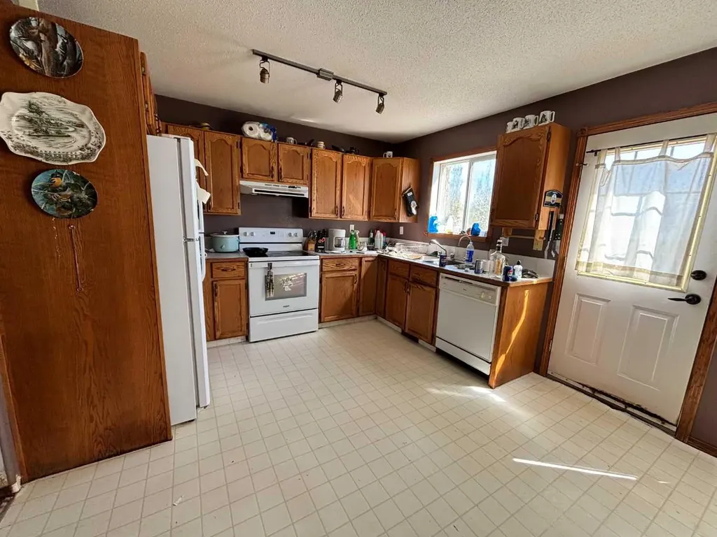 52 Country Ridge Close Lacombe AB T4L 1H2