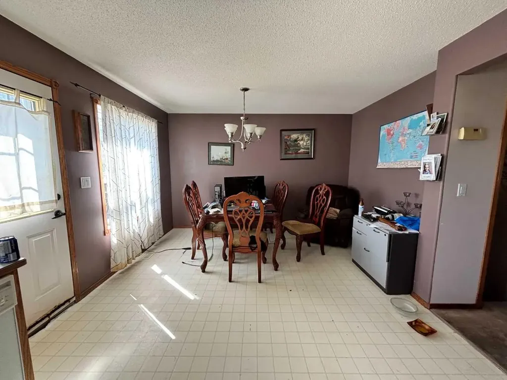 52 Country Ridge Close Lacombe AB T4L 1H2