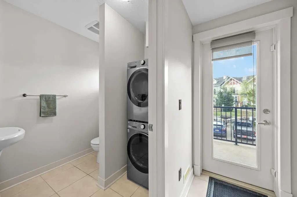 768 73 Street SW Calgary AB T3H 5V9