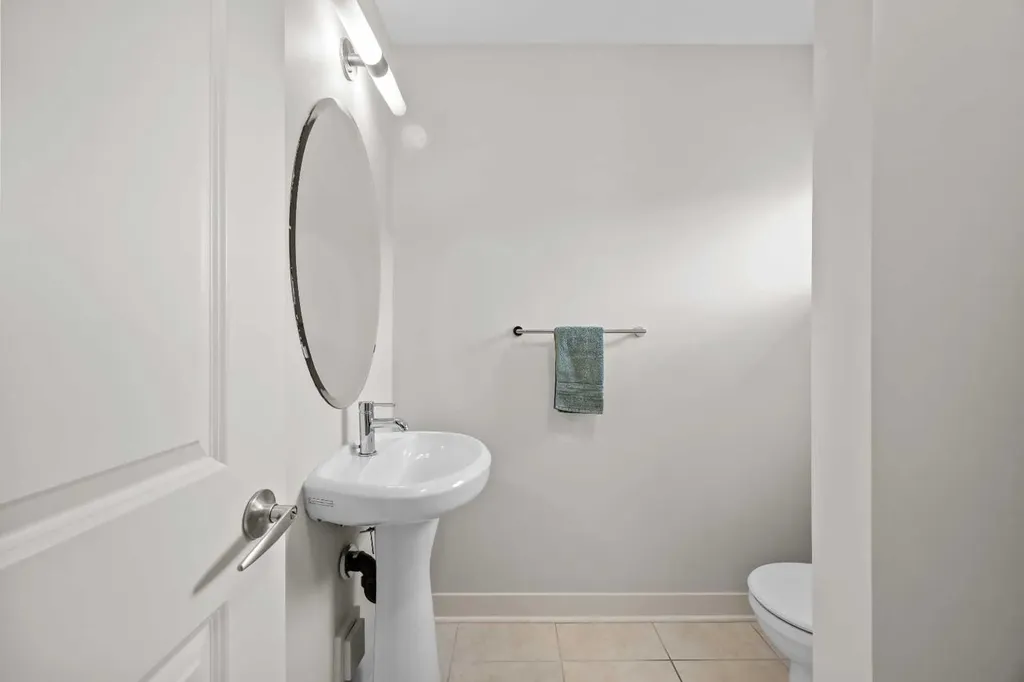 768 73 Street SW Calgary AB T3H 5V9