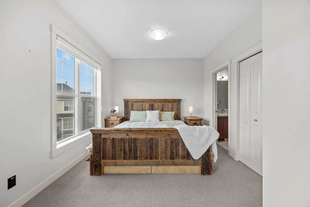 768 73 Street SW Calgary AB T3H 5V9