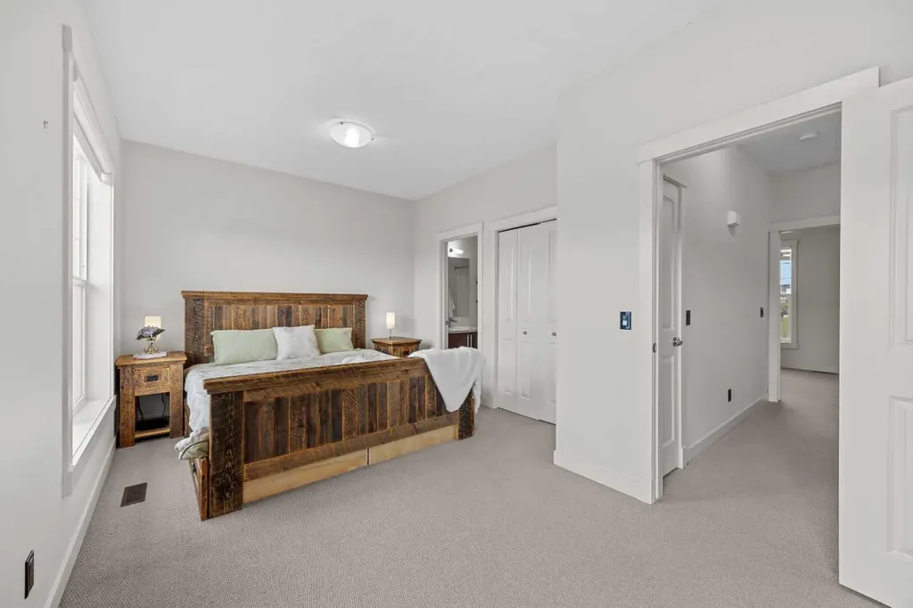 768 73 Street SW Calgary AB T3H 5V9