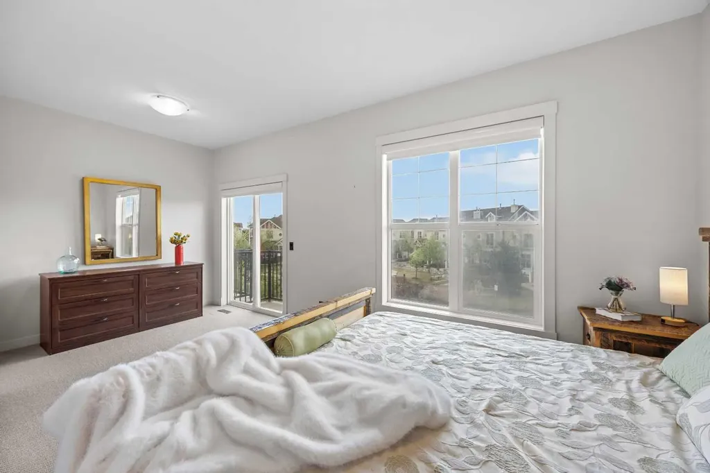 768 73 Street SW Calgary AB T3H 5V9