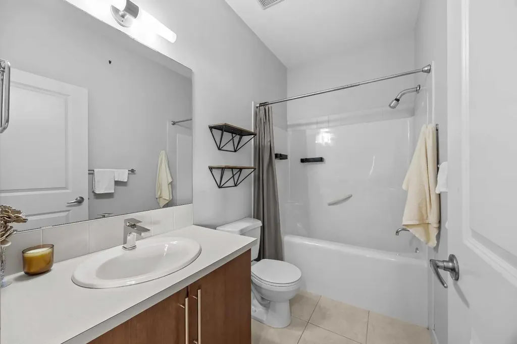 768 73 Street SW Calgary AB T3H 5V9