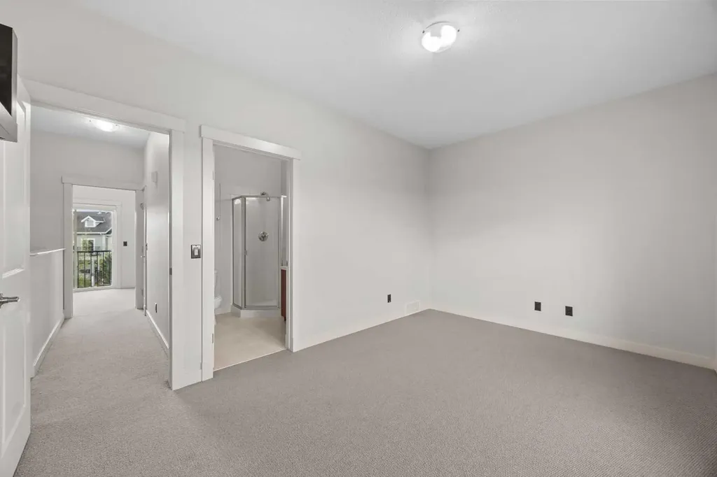 768 73 Street SW Calgary AB T3H 5V9