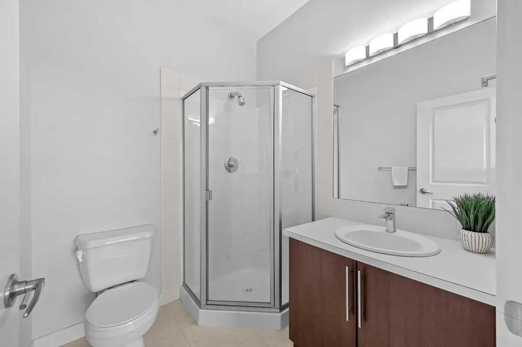 768 73 Street SW Calgary AB T3H 5V9