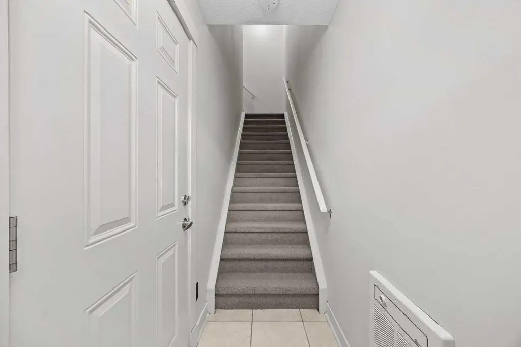 768 73 Street SW Calgary AB T3H 5V9