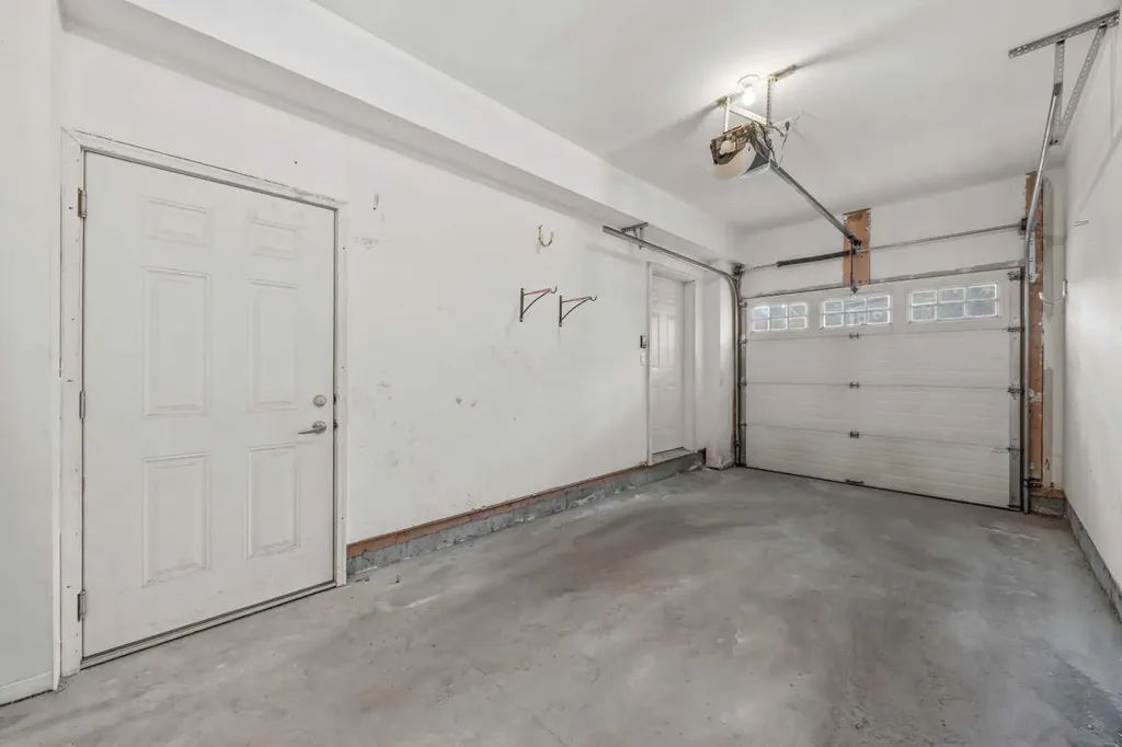 768 73 Street SW Calgary AB T3H 5V9