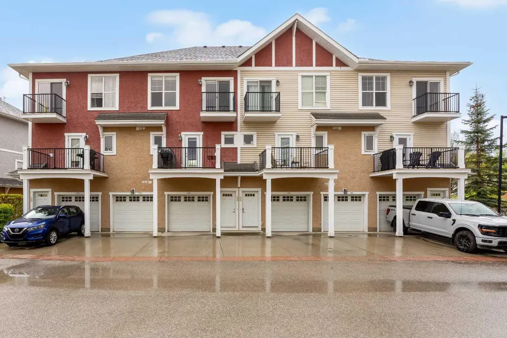 768 73 Street SW Calgary AB T3H 5V9