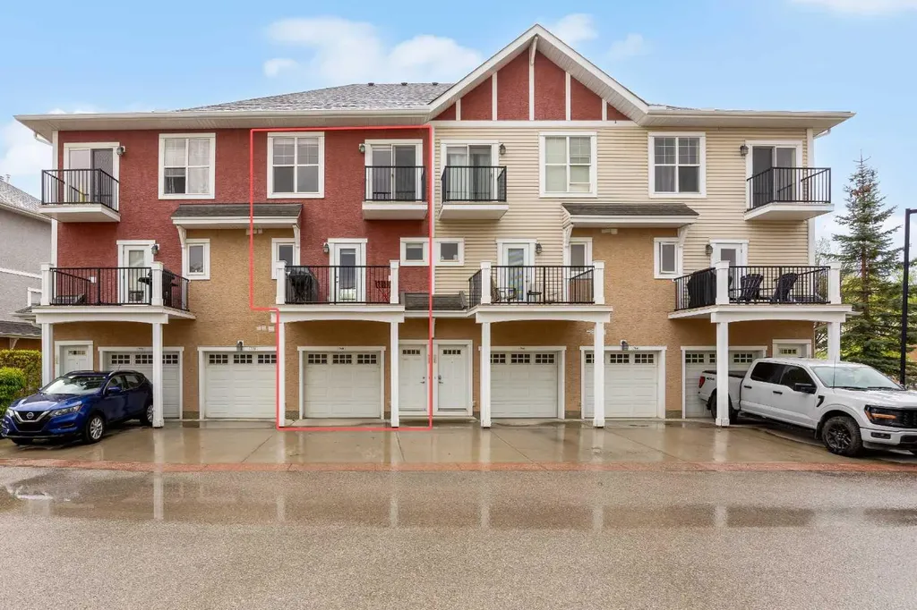 768 73 Street SW Calgary AB T3H 5V9