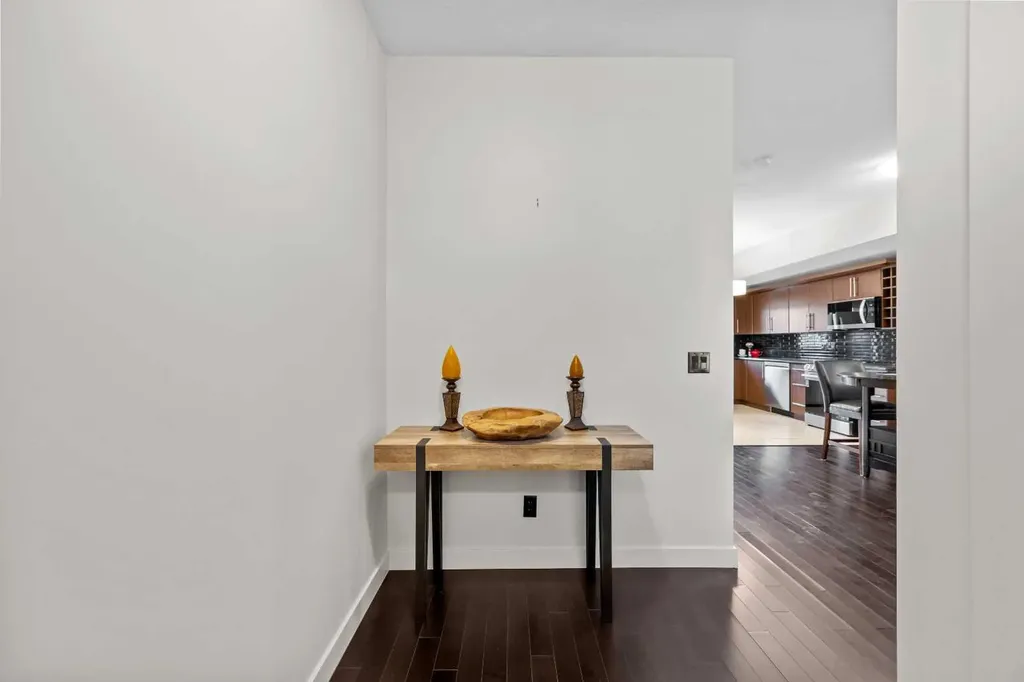 768 73 Street SW Calgary AB T3H 5V9