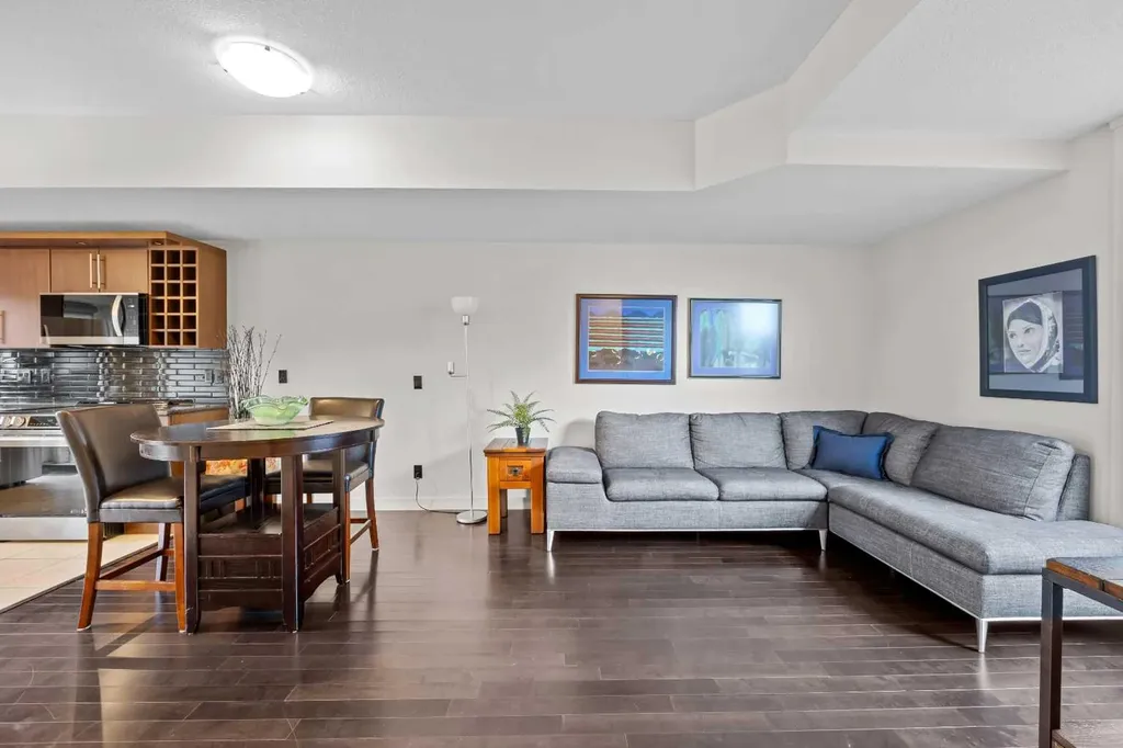 768 73 Street SW Calgary AB T3H 5V9