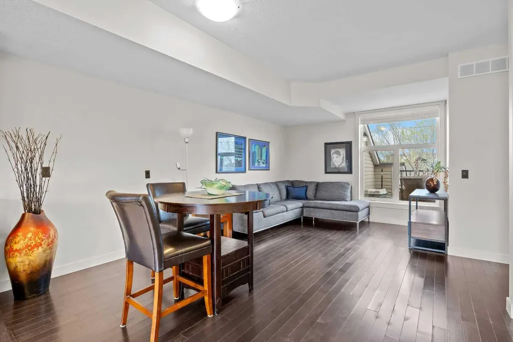 768 73 Street SW Calgary AB T3H 5V9