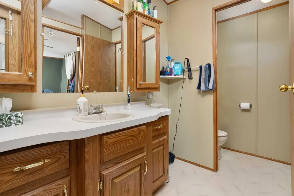 5233 47 Street Camrose AB T4V 1K3