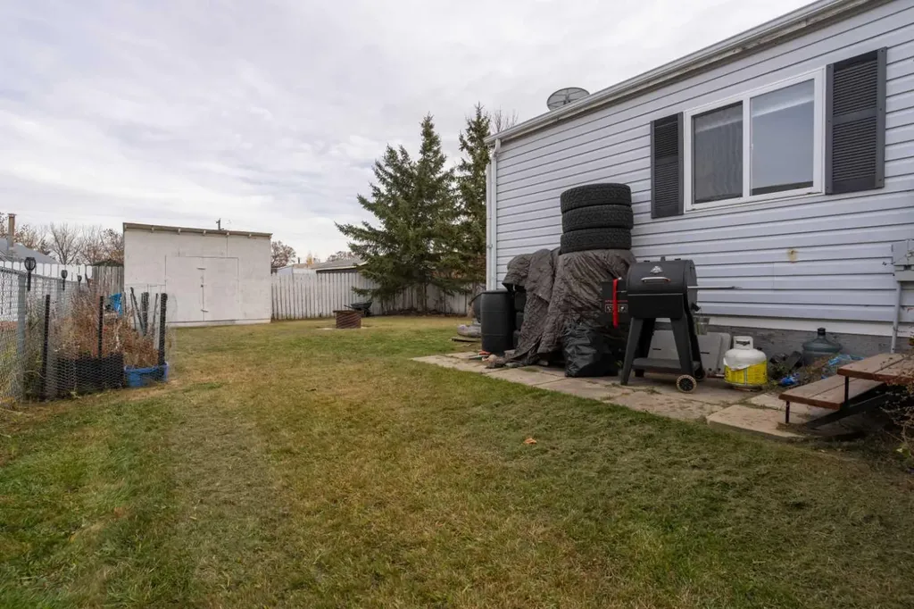 5233 47 Street Camrose AB T4V 1K3