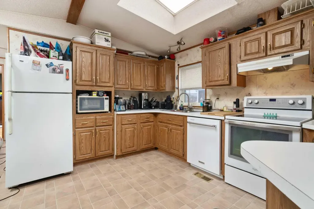 5233 47 Street Camrose AB T4V 1K3