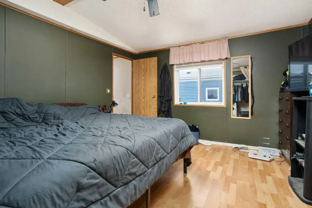 5233 47 Street Camrose AB T4V 1K3