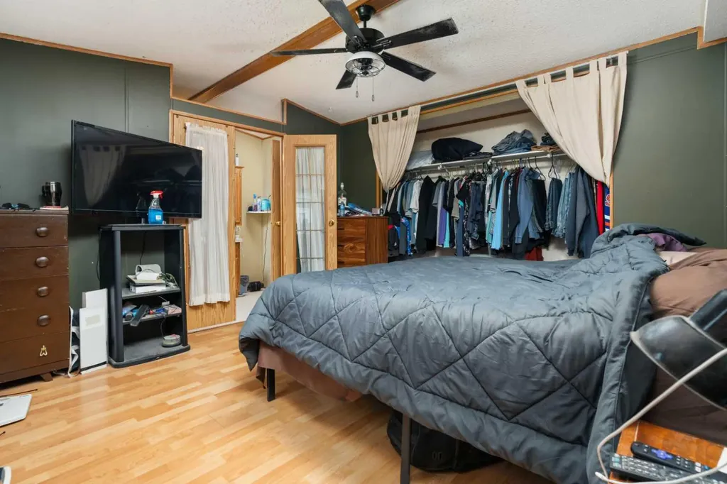 5233 47 Street Camrose AB T4V 1K3