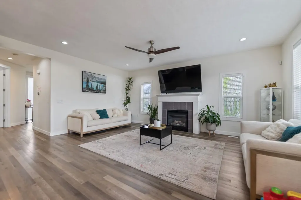 126 Bayview Street SW Airdrie AB T4B 3V1