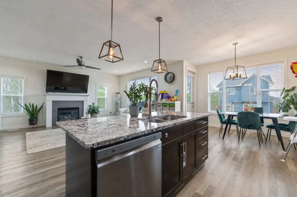 126 Bayview Street SW Airdrie AB T4B 3V1