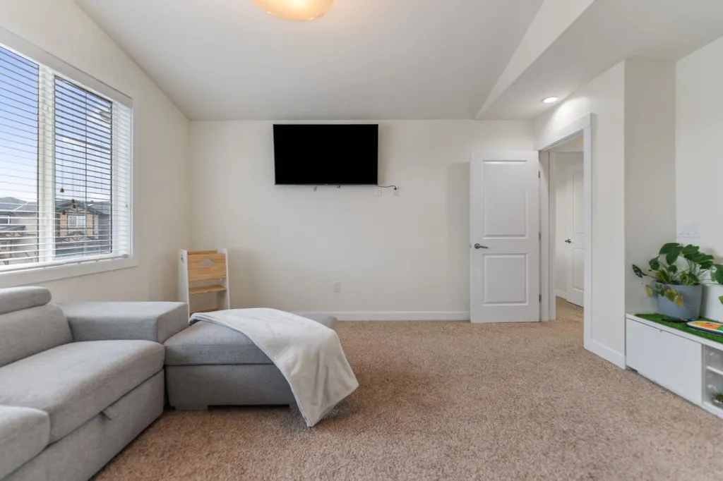 126 Bayview Street SW Airdrie AB T4B 3V1