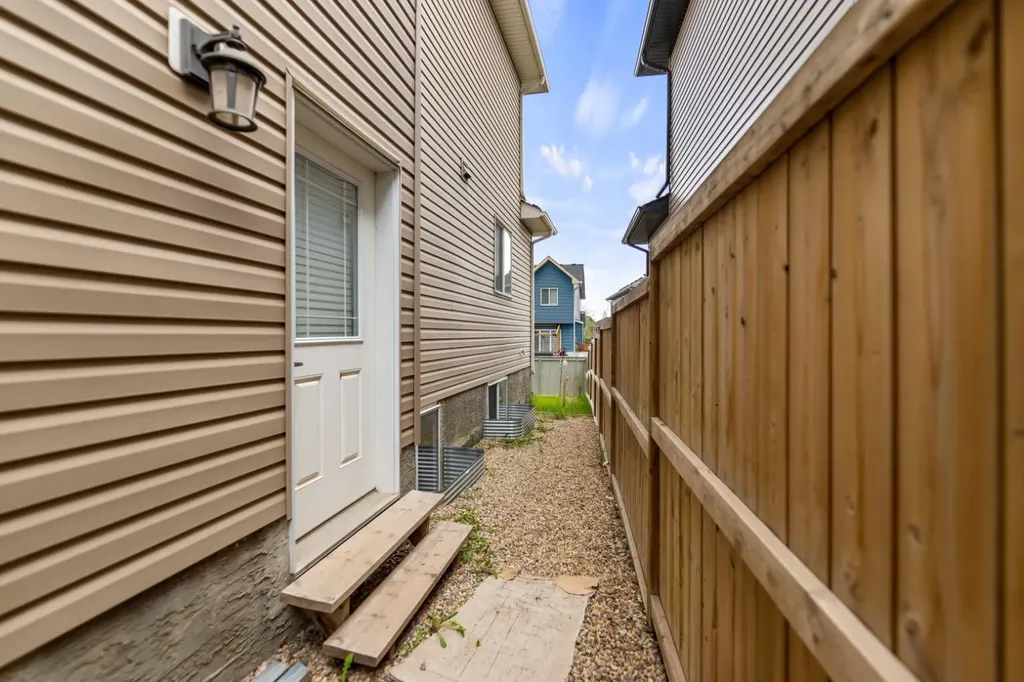 126 Bayview Street SW Airdrie AB T4B 3V1