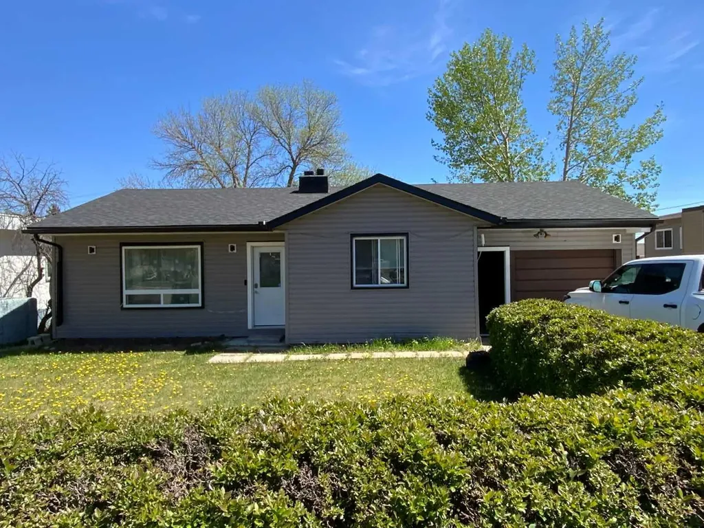 422 Arena Avenue Trochu AB T0M 2C0