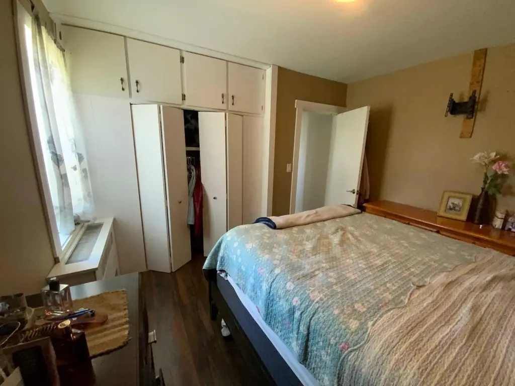 422 Arena Avenue Trochu AB T0M 2C0