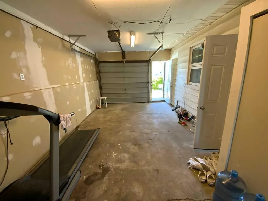 422 Arena Avenue Trochu AB T0M 2C0