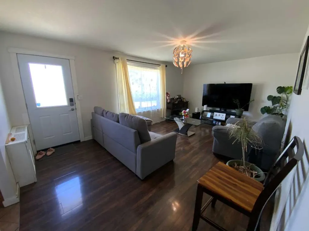 422 Arena Avenue Trochu AB T0M 2C0