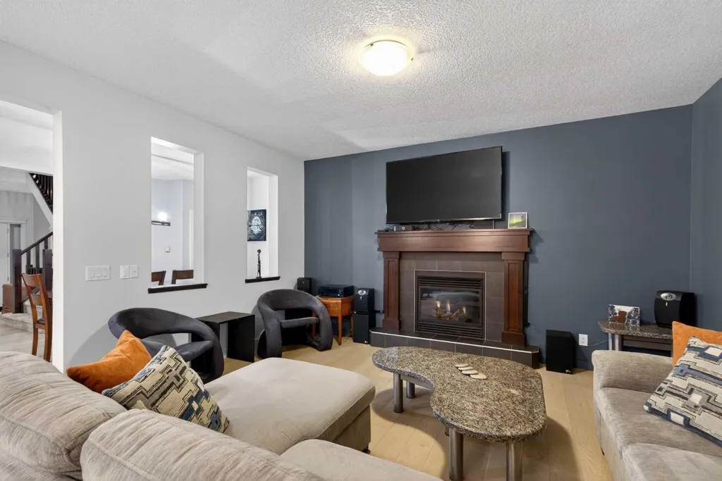 9 Westridge Way Okotoks AB T1S 0K1