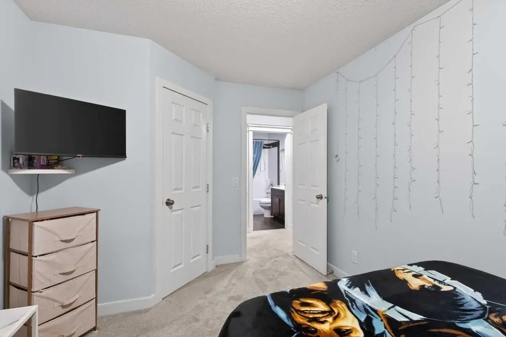 9 Westridge Way Okotoks AB T1S 0K1