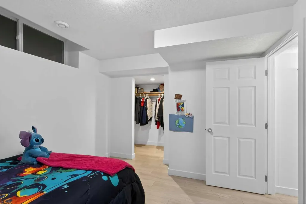 9 Westridge Way Okotoks AB T1S 0K1