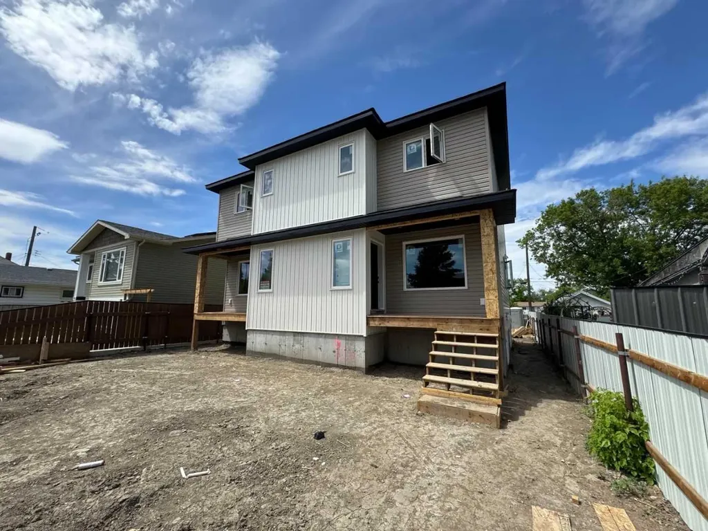 916 9 Street N Lethbridge AB T1H1Z8