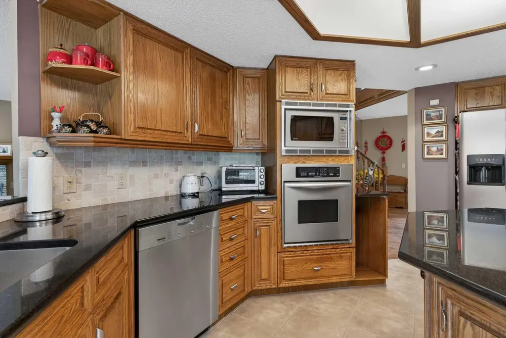 935 Shawnee Drive SW Calgary AB T2Y 2G9