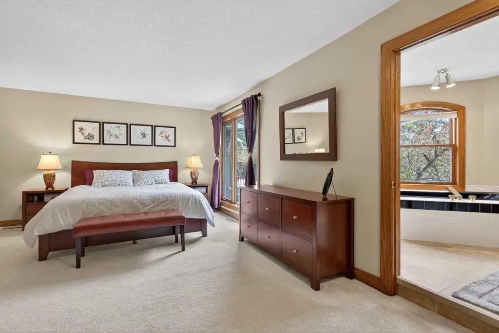 935 Shawnee Drive SW Calgary AB T2Y 2G9