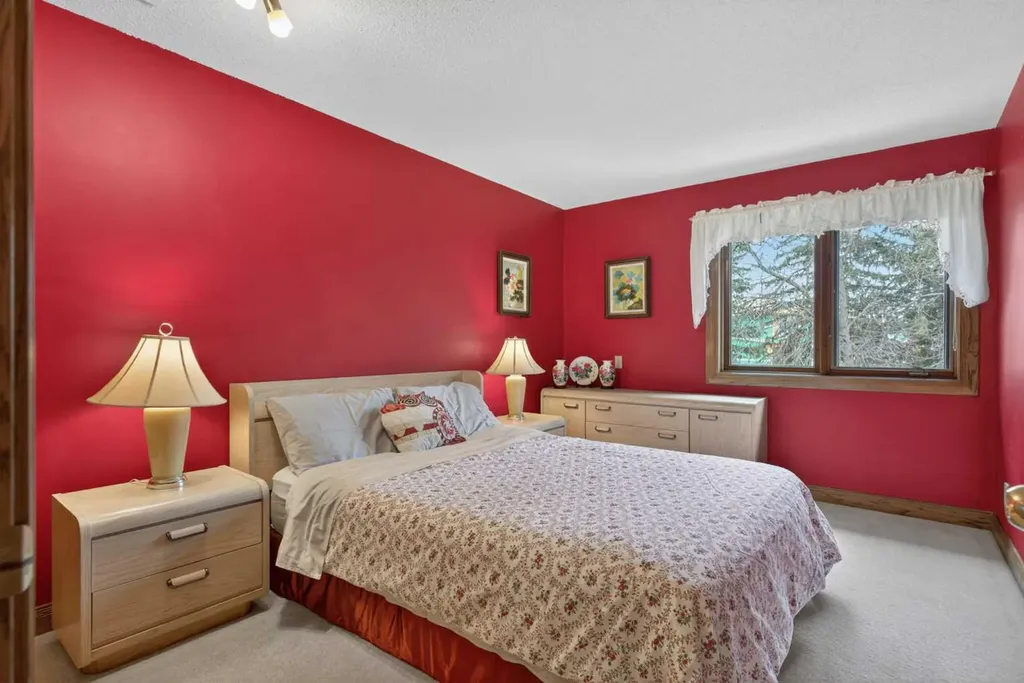 935 Shawnee Drive SW Calgary AB T2Y 2G9