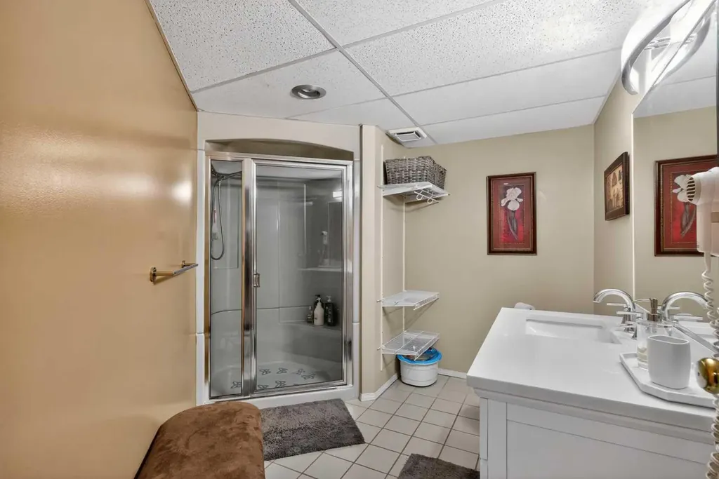 935 Shawnee Drive SW Calgary AB T2Y 2G9