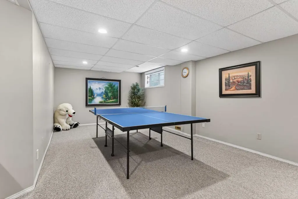 935 Shawnee Drive SW Calgary AB T2Y 2G9