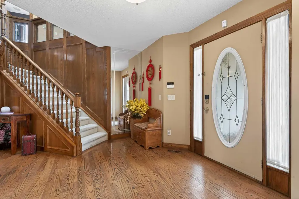 935 Shawnee Drive SW Calgary AB T2Y 2G9
