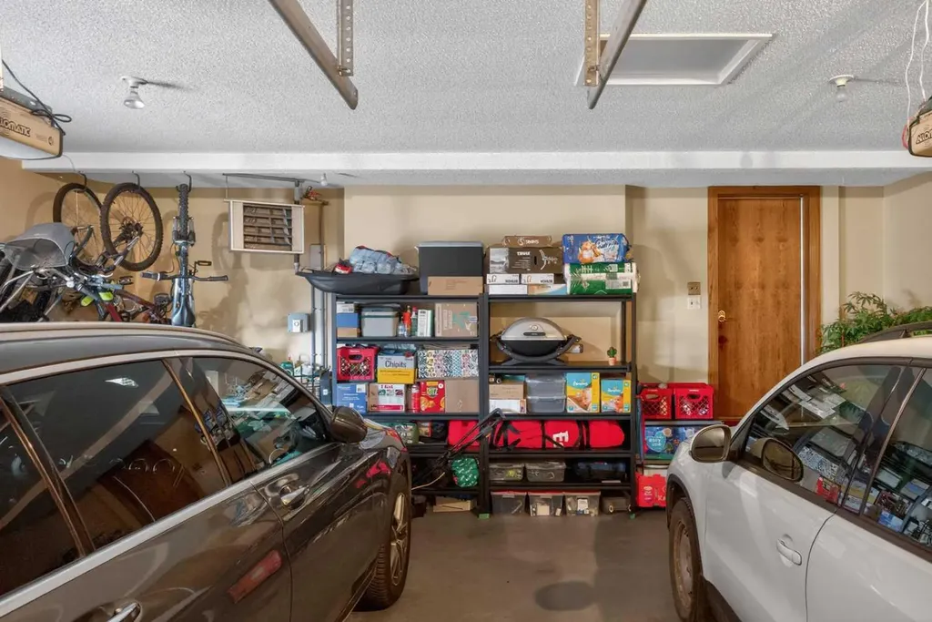 935 Shawnee Drive SW Calgary AB T2Y 2G9