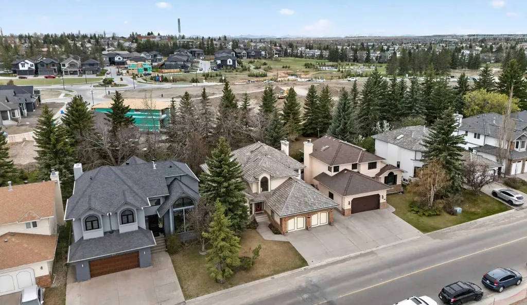 935 Shawnee Drive SW Calgary AB T2Y 2G9