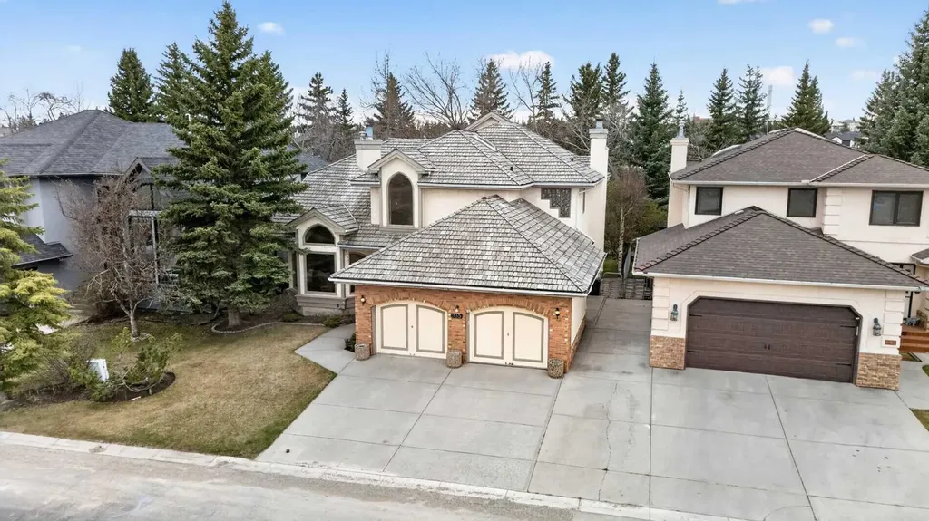 935 Shawnee Drive SW Calgary AB T2Y 2G9