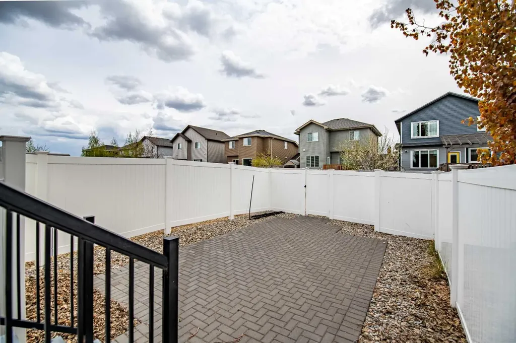 9 Carlyle Green Red Deer AB T4P 0T6