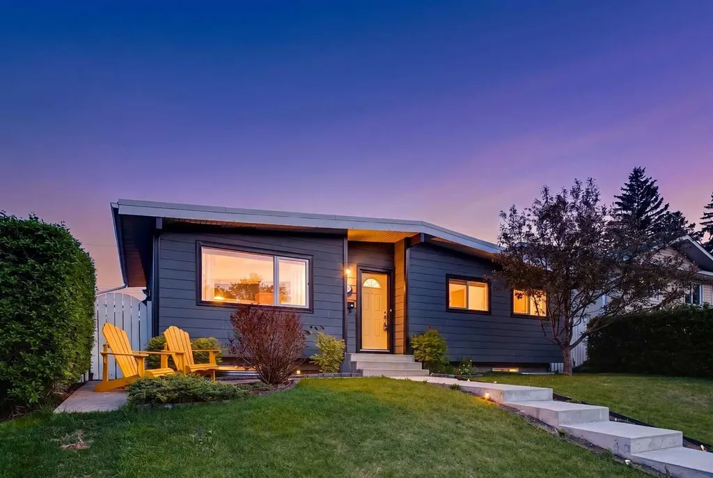 10651 Shillington Crescent SW Calgary AB T2W 0N8